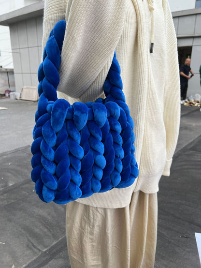 Chunky Hand-Knitted Velvet Yarn Shoulder Bag - Pink