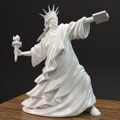 Liberty Thrower Statue – Modern Abstract Street Art Sculpture for Home Decor