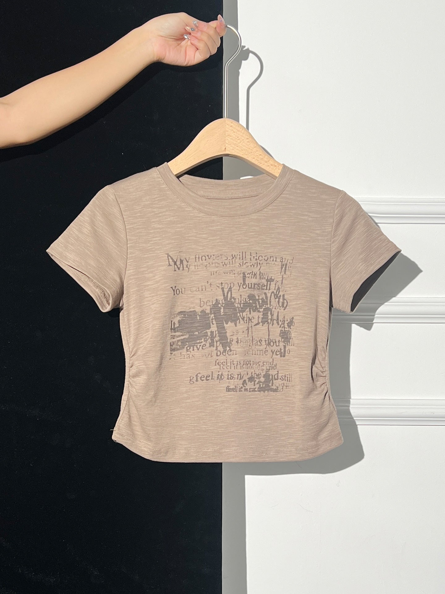 Summer Fashion Round Neck Fitted Tee - Retro Graphic Top for Women