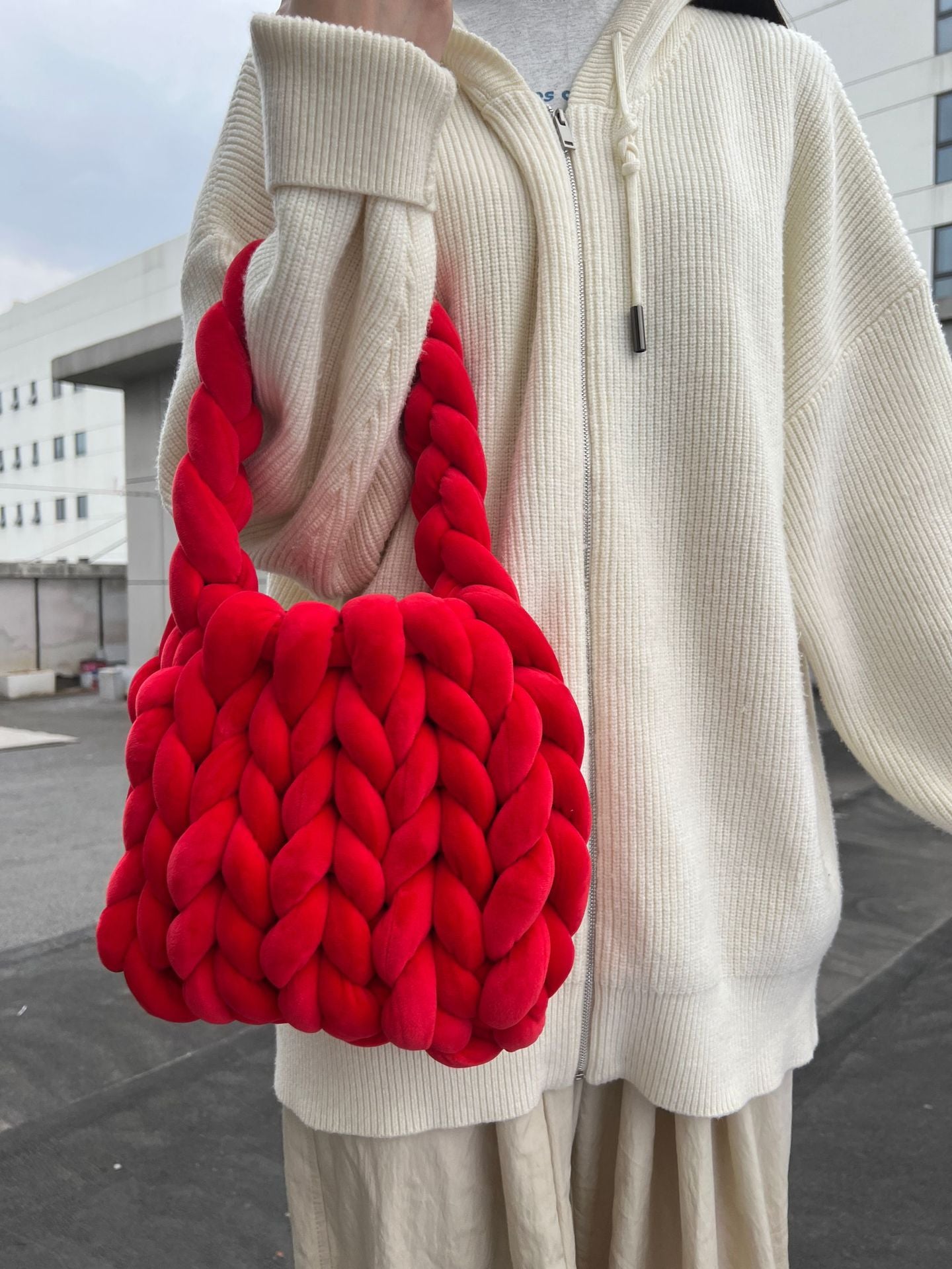Chunky Hand-Knitted Velvet Yarn Shoulder Bag - Pink