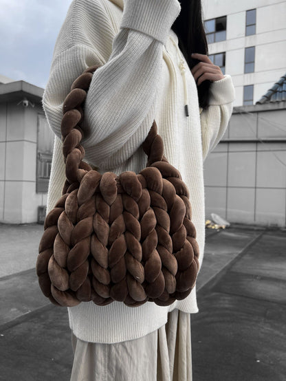 Chunky Hand-Knitted Velvet Yarn Shoulder Bag - Pink