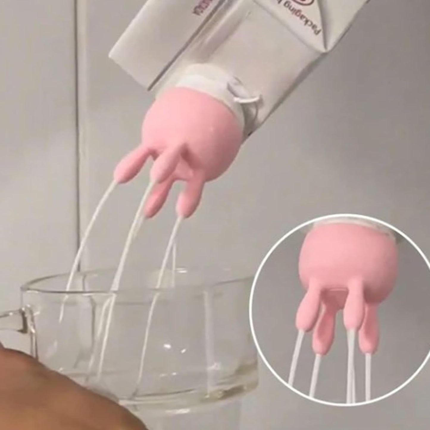 Creative Cow Udder Milk Pourer - Funny Silicone Milk Bottle Cap & Dispenser