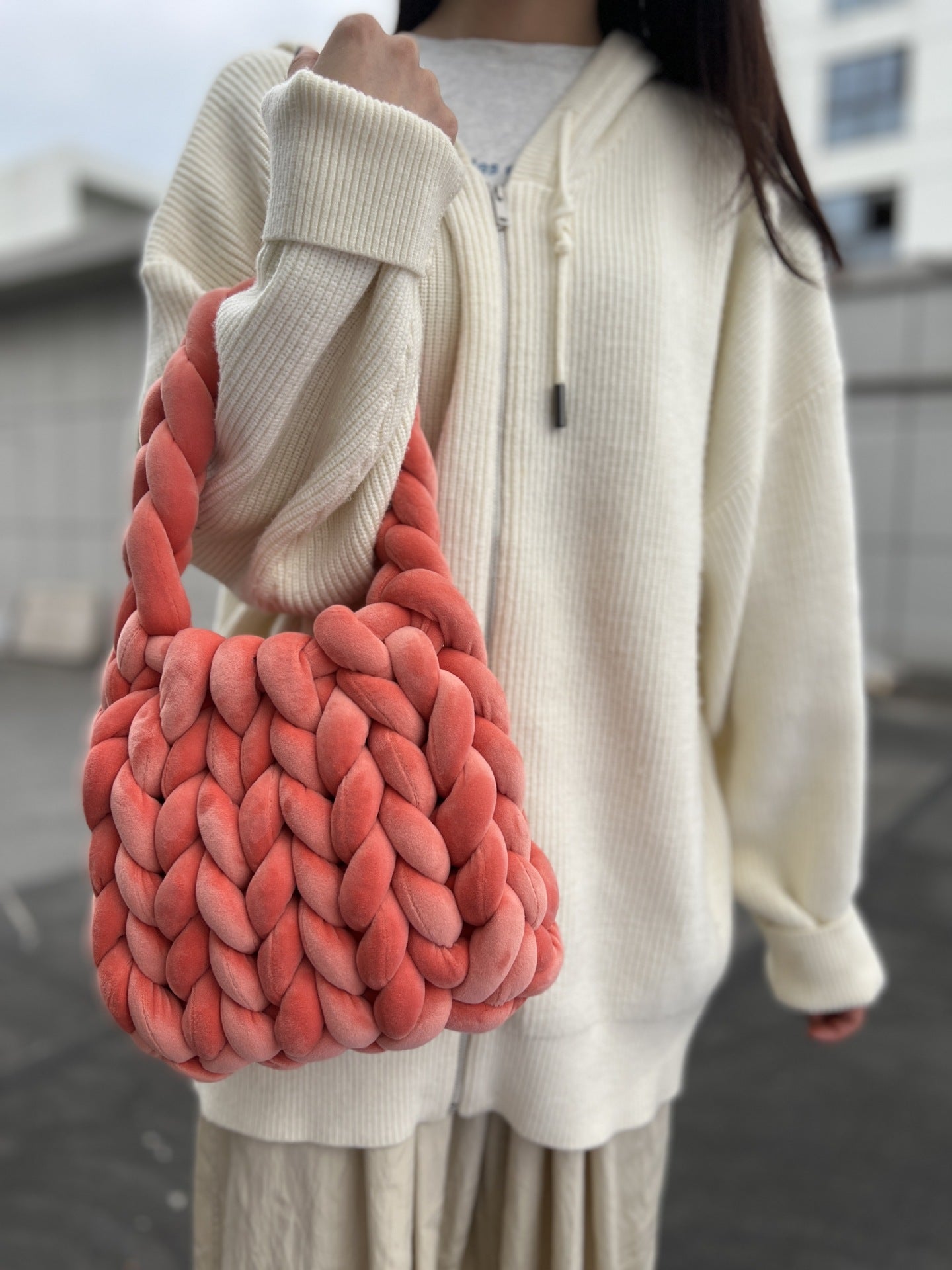 Chunky Hand-Knitted Velvet Yarn Shoulder Bag - Pink