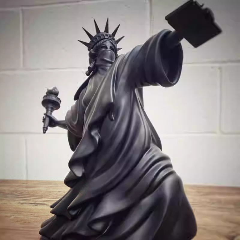 Liberty Thrower Statue – Modern Abstract Street Art Sculpture for Home Decor
