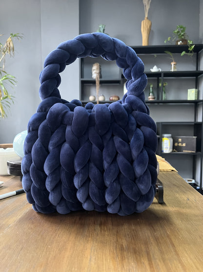 Chunky Hand-Knitted Velvet Yarn Shoulder Bag - Pink