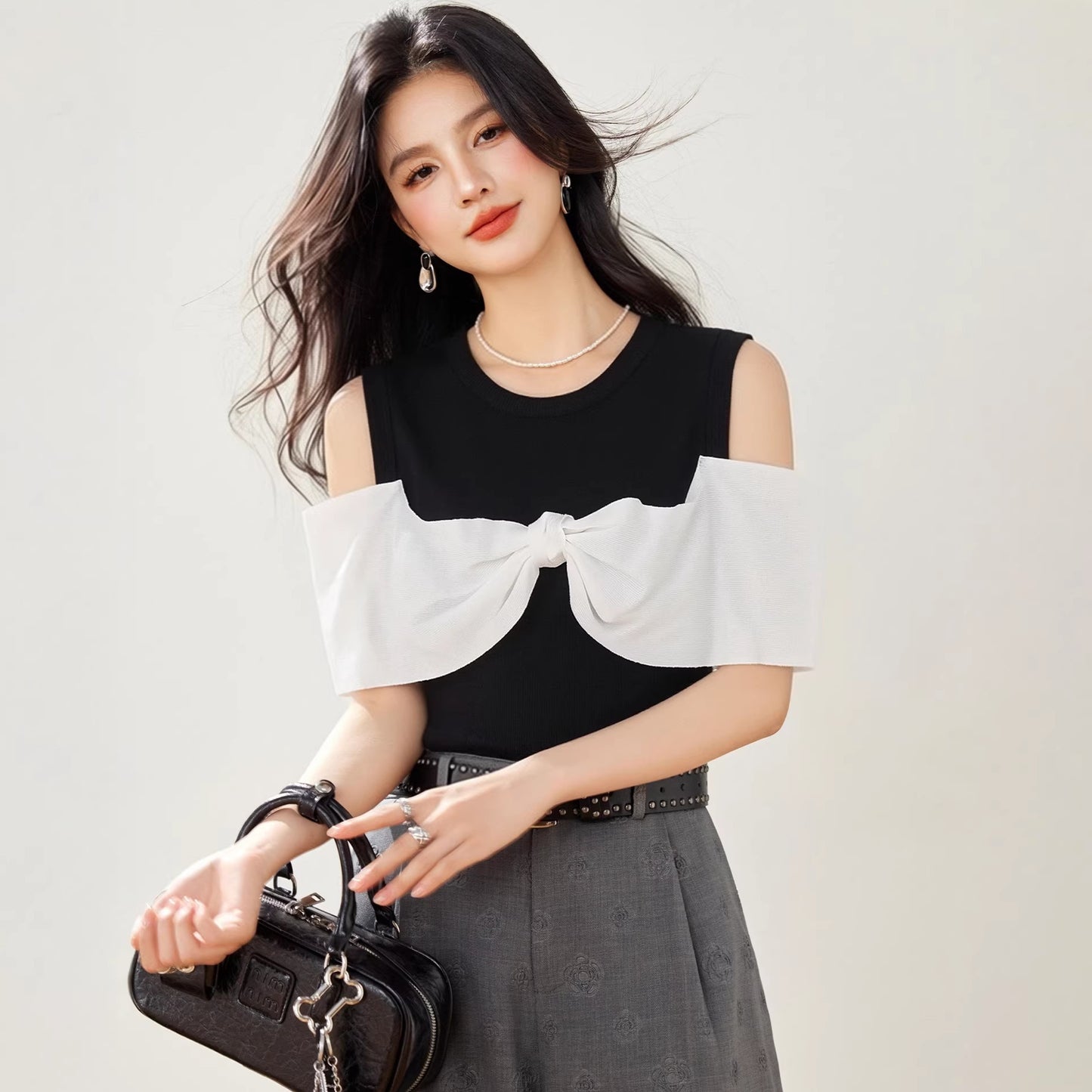 Stylish Color-Block Knitwear - Fitted Short Sleeve Top for Women