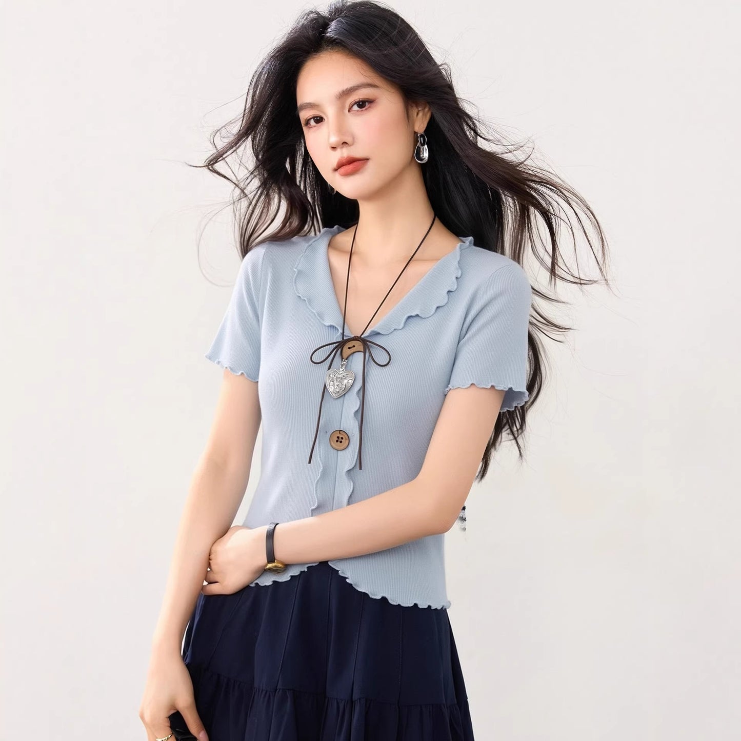 Elegant Ruffle Collar Short Sleeve Knitwear - Chic Bow Design Top for Women