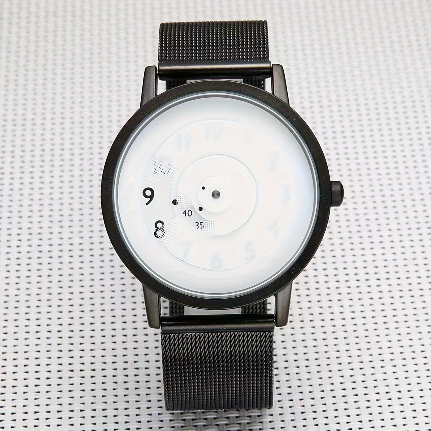 Trendy Pointerless Concept Watch with Stainless Steel Mesh Strap.