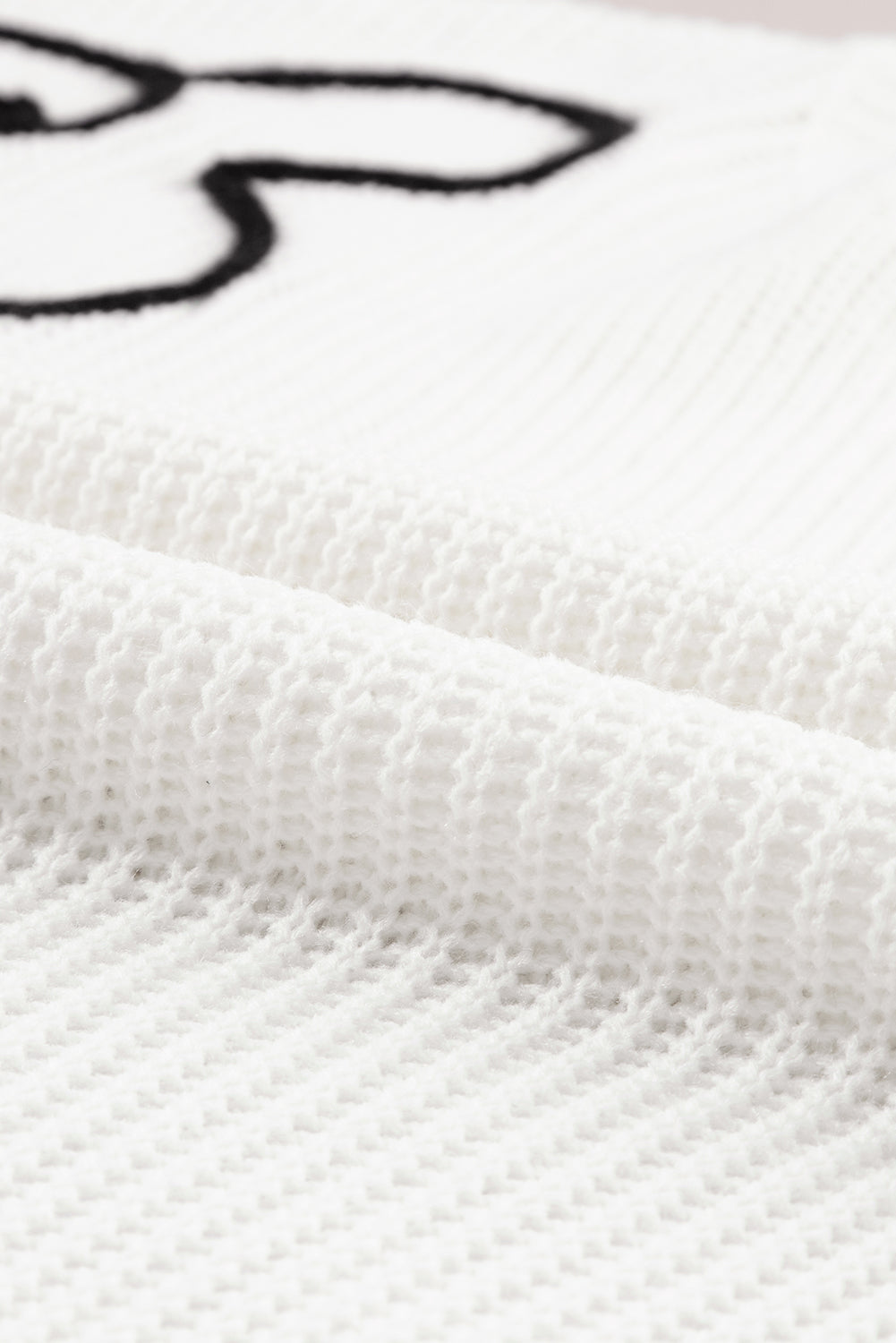 Minimalist Flower Embroidered Pullover - Stylish Knitwear for Women