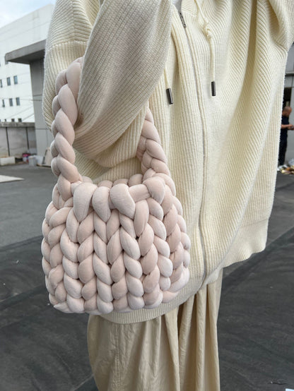 Chunky Hand-Knitted Velvet Yarn Shoulder Bag - Pink