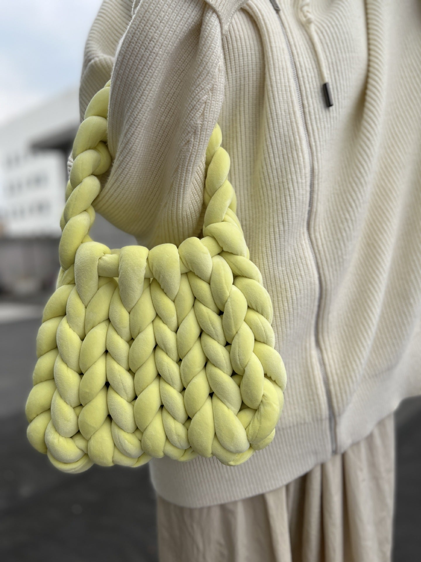 Chunky Hand-Knitted Velvet Yarn Shoulder Bag - Pink