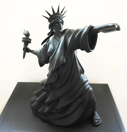 Liberty Thrower Statue – Modern Abstract Street Art Sculpture for Home Decor