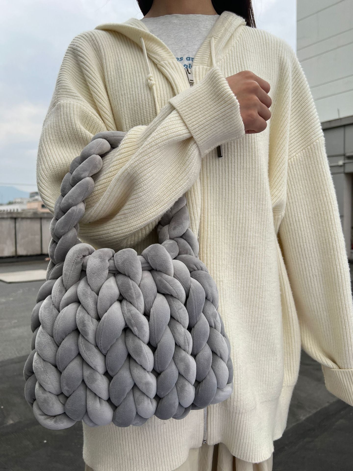 Chunky Hand-Knitted Velvet Yarn Shoulder Bag - Pink
