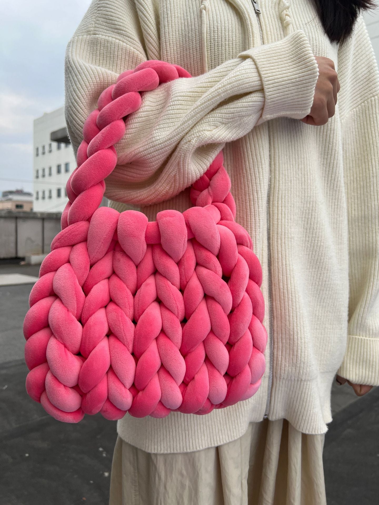 Chunky Hand-Knitted Velvet Yarn Shoulder Bag - Pink