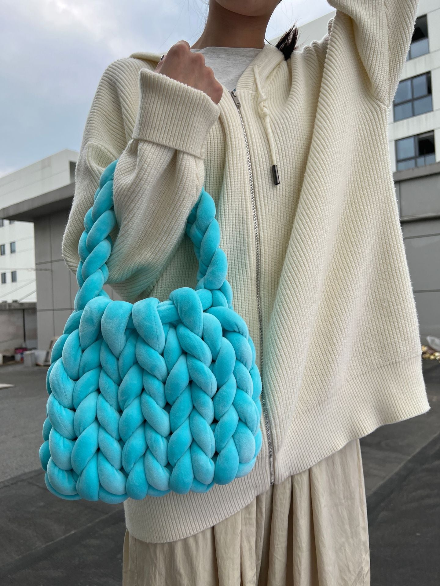 Chunky Hand-Knitted Velvet Yarn Shoulder Bag - Pink