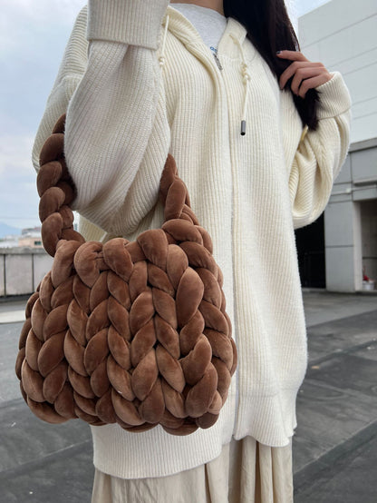 Chunky Hand-Knitted Velvet Yarn Shoulder Bag - Pink