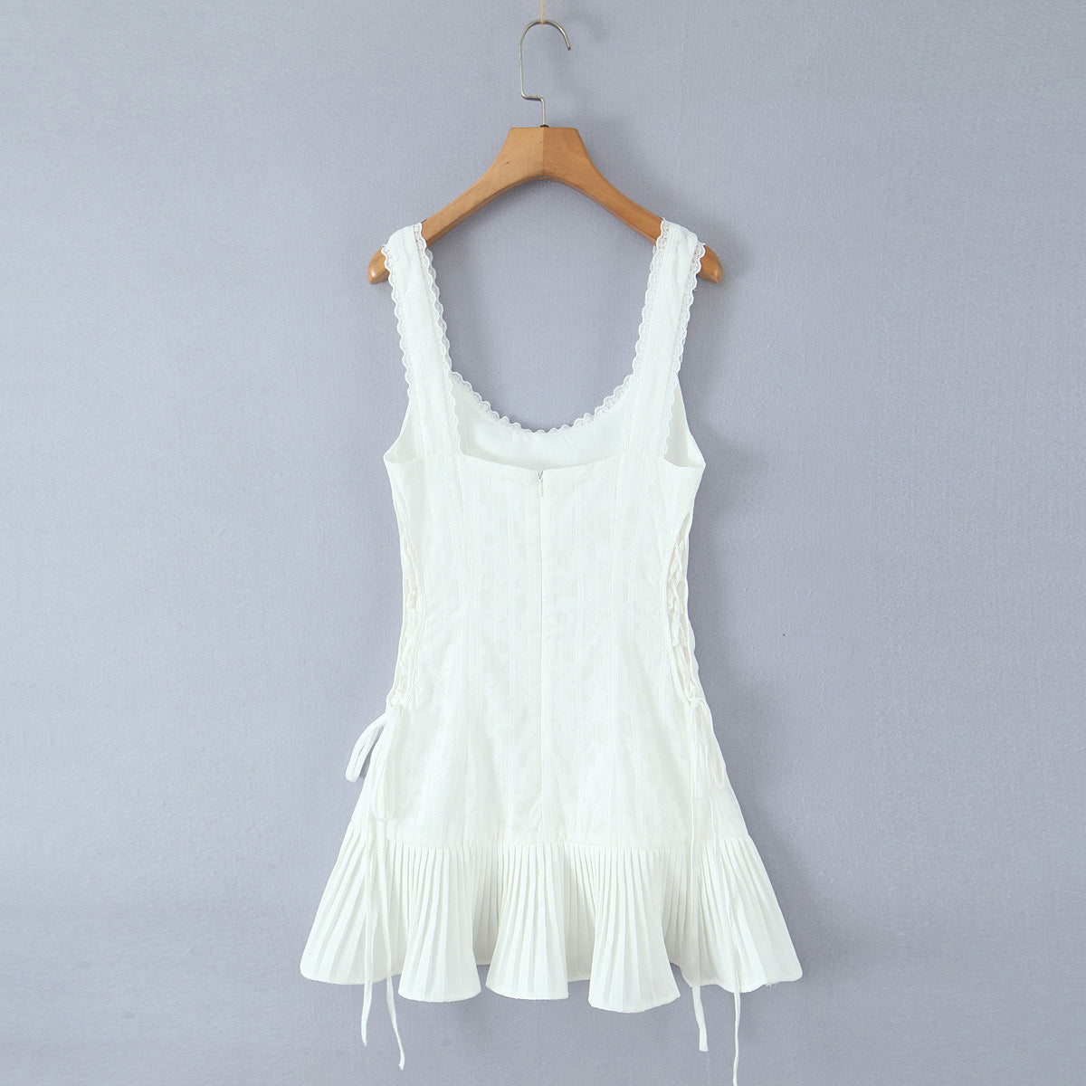 Trendy Scoop Neck Camisole Dress with Pleated Hem - Casual White Sundress