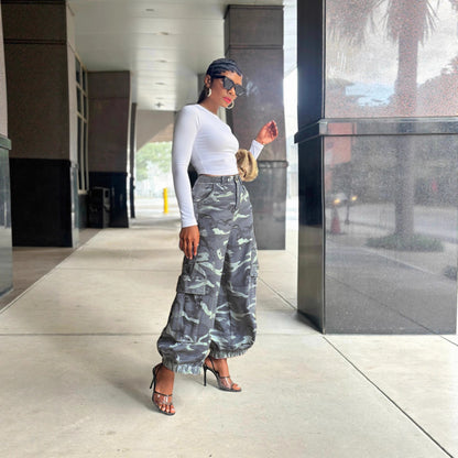 Knife-Style Camo Cargo Pants - Loose Fit Wide-Leg Denim