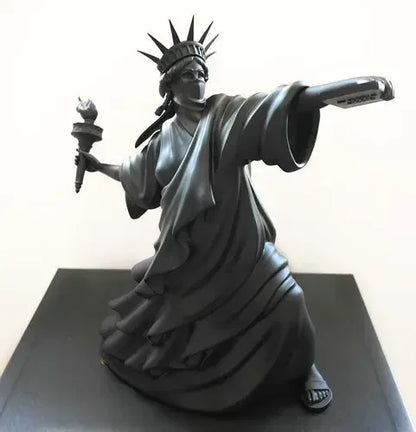 Liberty Thrower Statue – Modern Abstract Street Art Sculpture for Home Decor