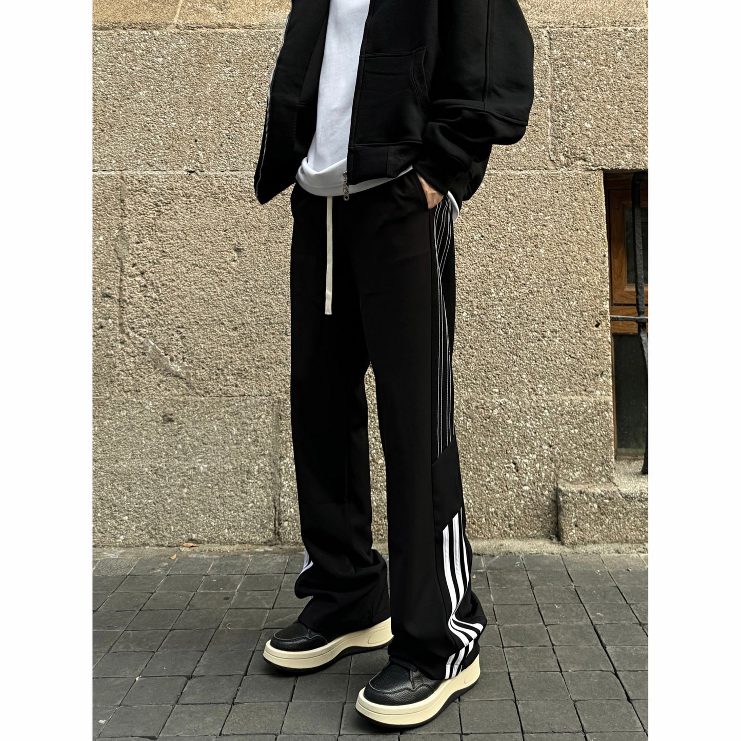 Urban Track Style Loose Sports Pants – Trendy Striped Wide-Leg Joggers for Men & Women