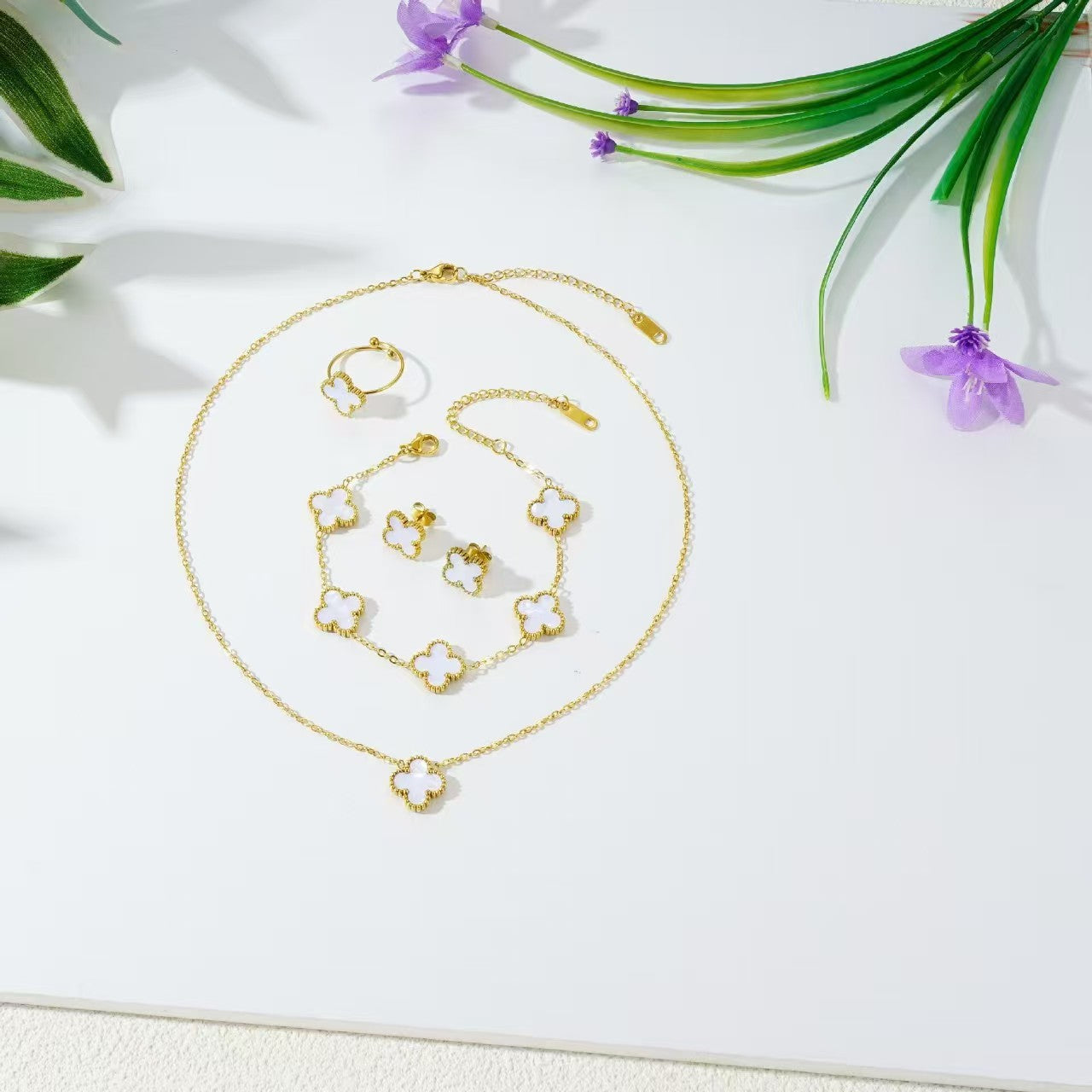 Luxury Four-Leaf Clover Chain Bracelet - Minimalist Lucky Flower Jewelry