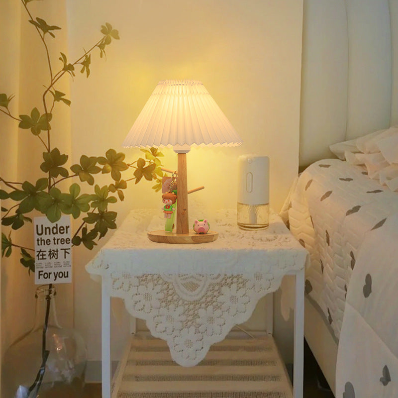 Nordic Vintage Pleated Lampshade Bedside Lamp / Modern Cozy Table Lamp with Wooden Stand for Bedroom & Living Room
