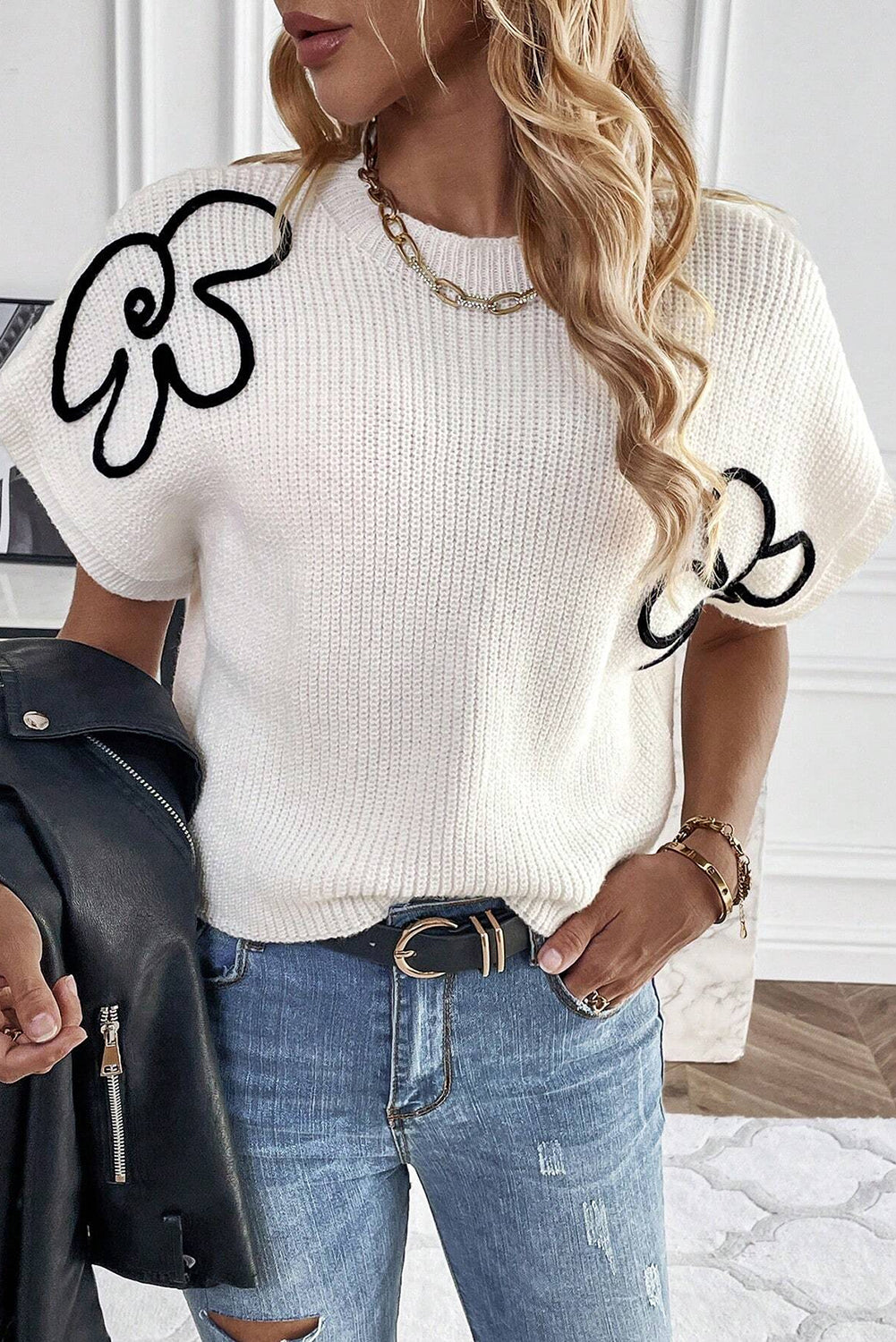 Minimalist Flower Embroidered Pullover - Stylish Knitwear for Women